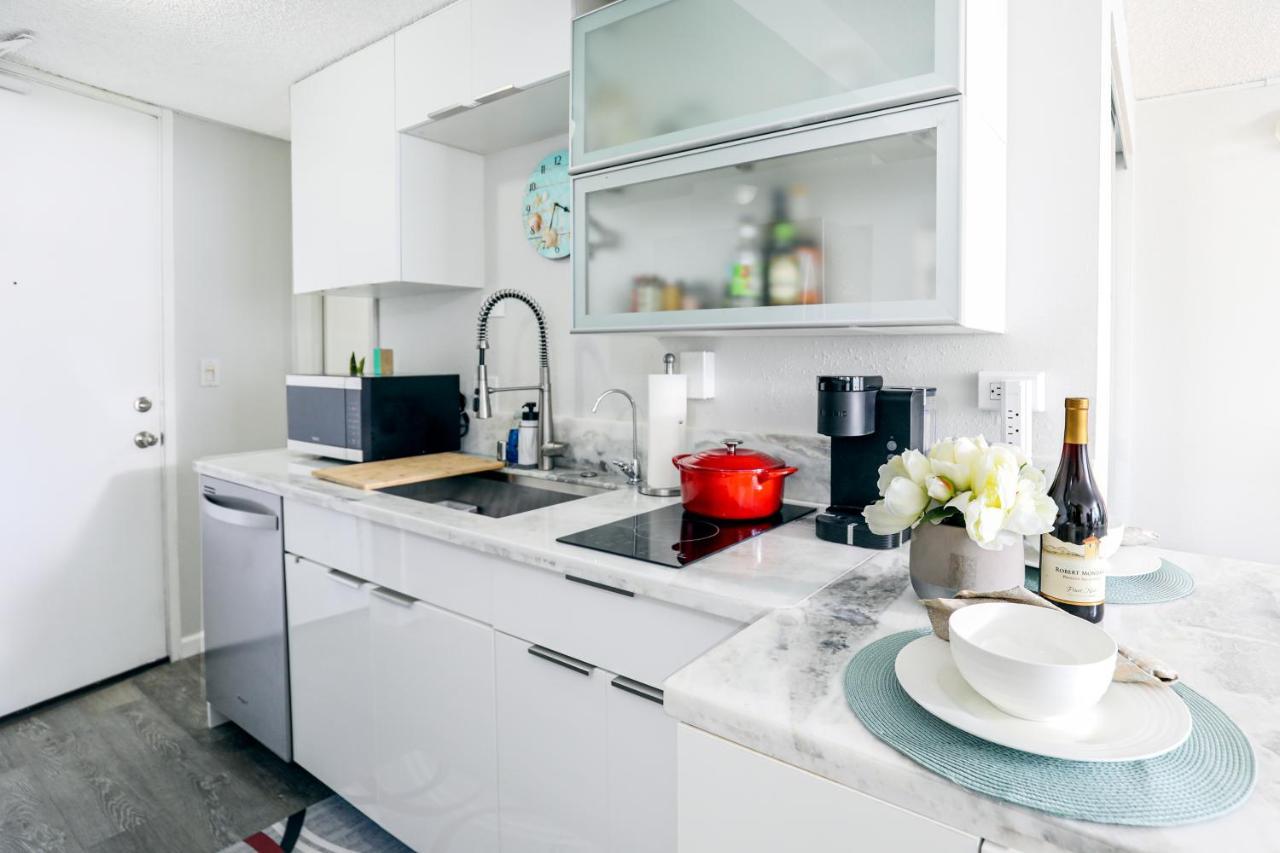Beautifully Upgraded Studio Close To Waikiki Beach Apartment Хонолулу Екстериор снимка